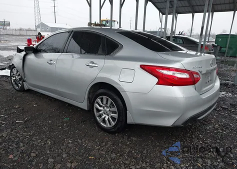 2017 Nissan Altima 2.5 S z USA, uszkodzony, nr VIN 1N4AL3AP1HC472040